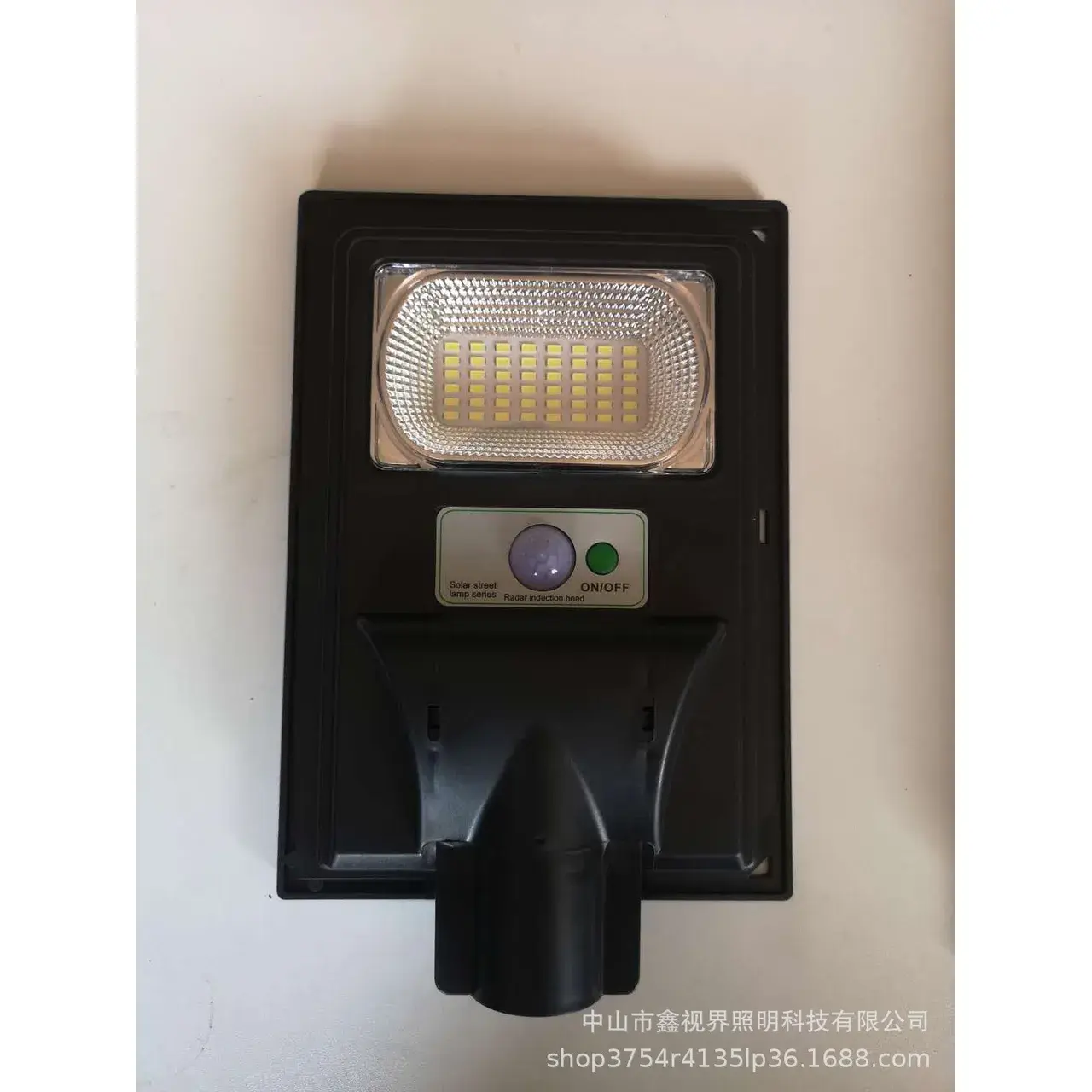Lampa solara stradala, cu telecomanda, senzor de miscare si lumina, suport prindere, 48 LED-uri, IP65, ABS, 5AH, 50W, temperatura culoare 6500K, 28.5x18.8x5 cm, autonomie 10-12 ore, negru (7)