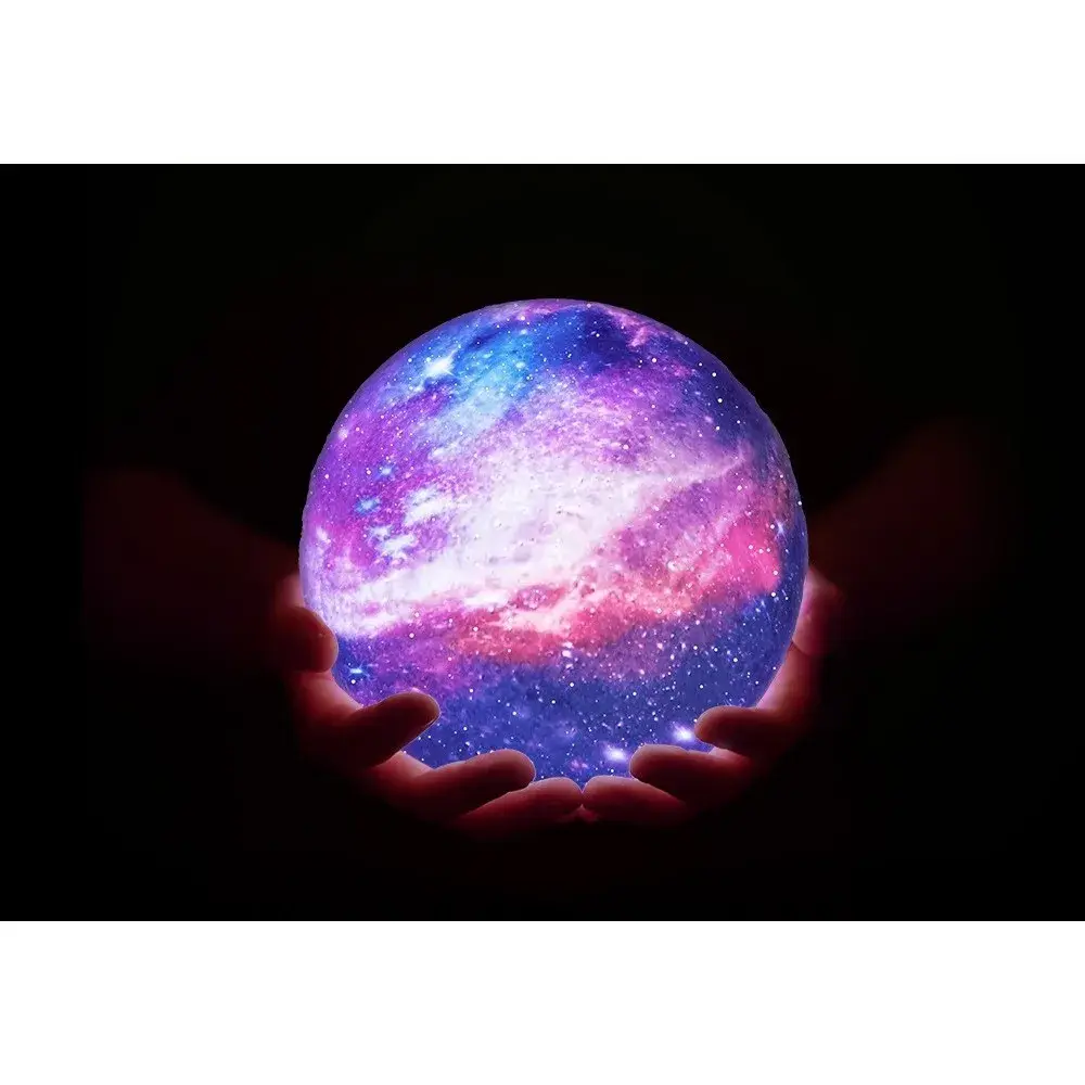 Lampa de veghe in forma de luna cu stele 3D Moon Light 7 culori, alimentare baterii, stand din lemn inclus, 15 cm (2)