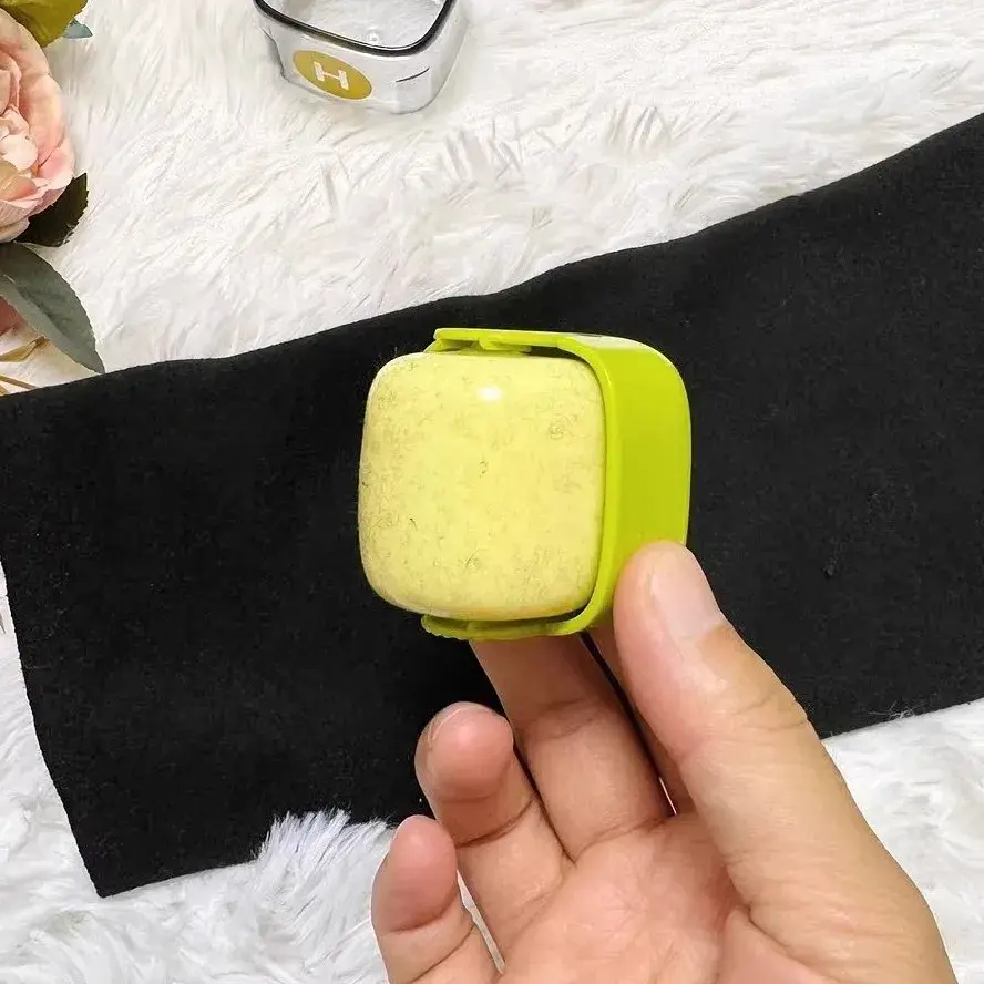 Rola pentru scame, Indreptator de Scame Laviabila, forma de Cub din plastic, Portabil si Dragut 6 x 4.3 x 4.3 cm, Verde Matcha (4)