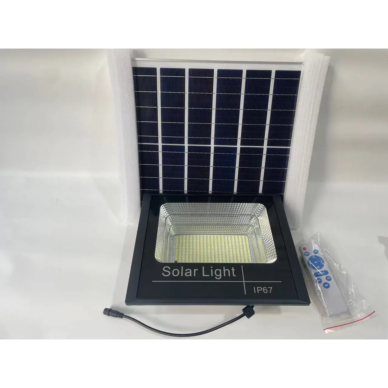 Proiector LED SMD 300W cu incarcare solara, panou solar, cu telecomanda, suport prindere, material ABS, 18AH, 400 LED-uri, temperatura culoare 6500k, 32x26x9 cm, negru (6)