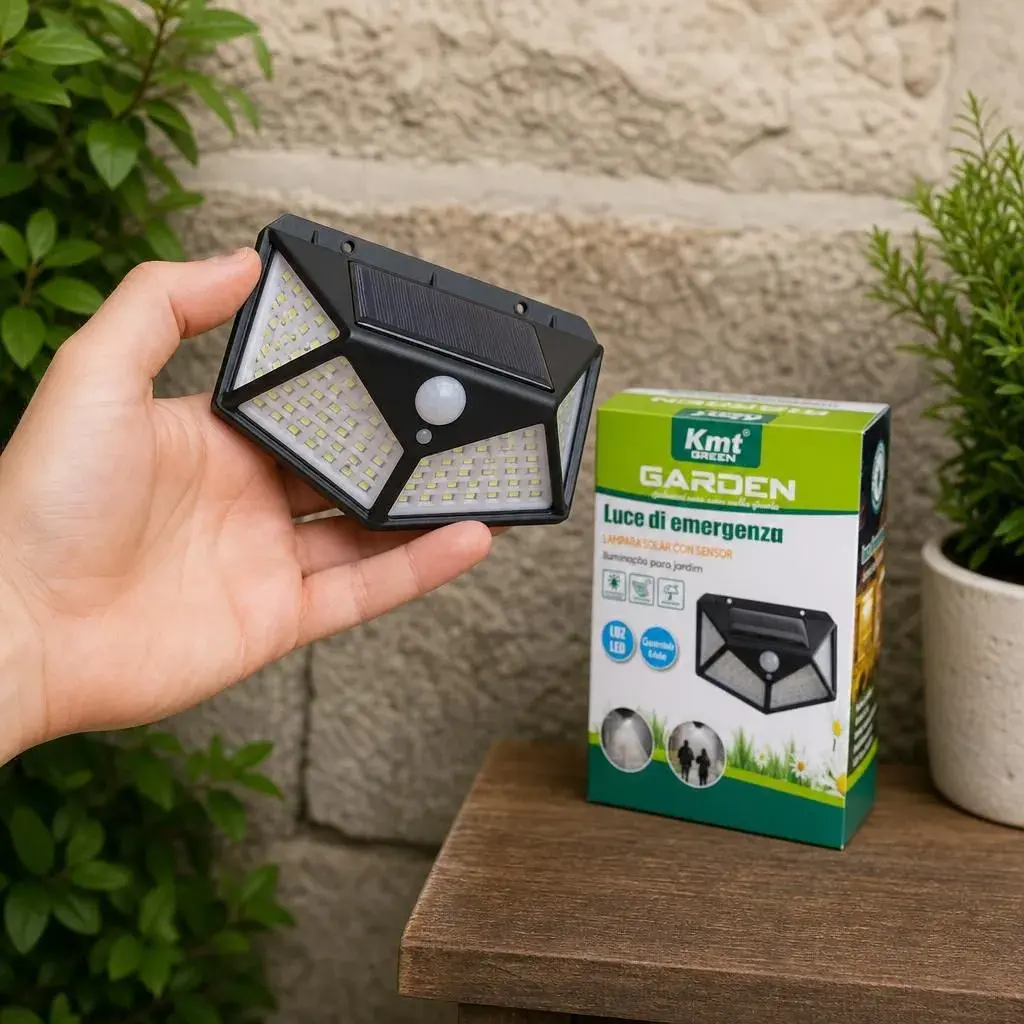 Lampa Solara, Iluminare pe Patru Fete, Alimentare Solara, pentru Gradina, Curte si Terasa (4)