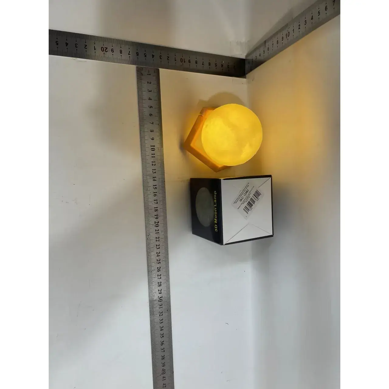 Lampa de veghe in forma de luna 3D Moon Light Alb Cald, alimentare baterii, stand plastic inclus, 8 cm (4)