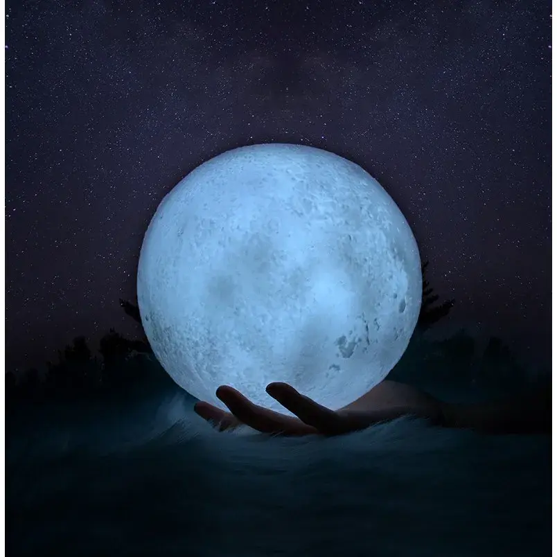 Lampa de veghe luna 3D Moon Light, lumina multicolora LED, 7 culori, schimbare culoare prin atingere, alimentare baterii, fara acumulator, stand din plastic inclus, 12 cm (2)