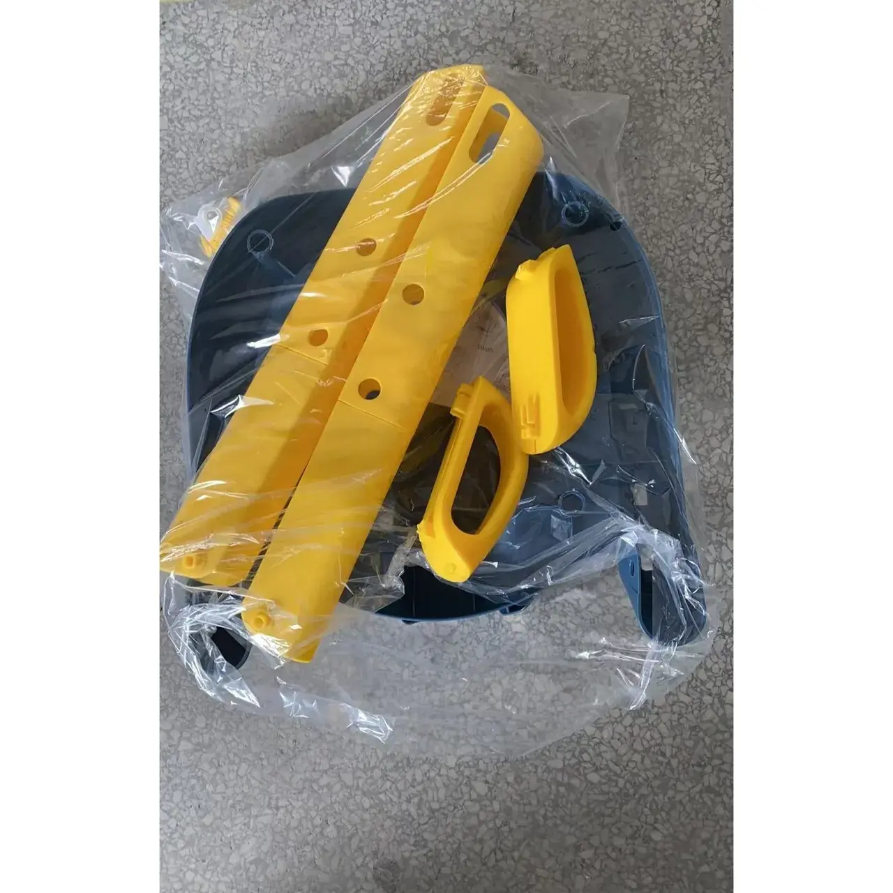Reductor si Scaunel Inaltator WC, pentru Copii 1 - 7 Ani, 2 Trepte Reglabile, Pliabil, Colac Moale, cu Spatar si Manere, Inaltime 54/58 cm x 39.5 x 35 cm, din Plastic+PVC, Albastru/Portocaliu (8)