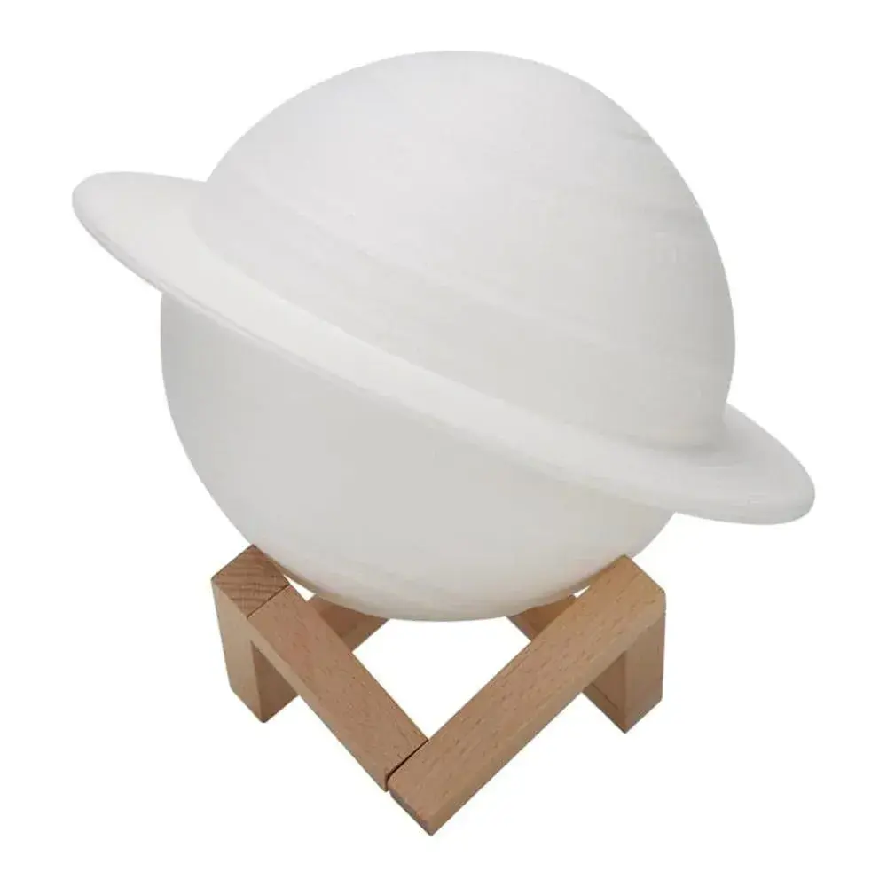 Lampa de veghe cu telecomanda in forma de Saturn 3D Saturn Light 16 culori, alimentare baterii, stand lemn inclus, 15 cm