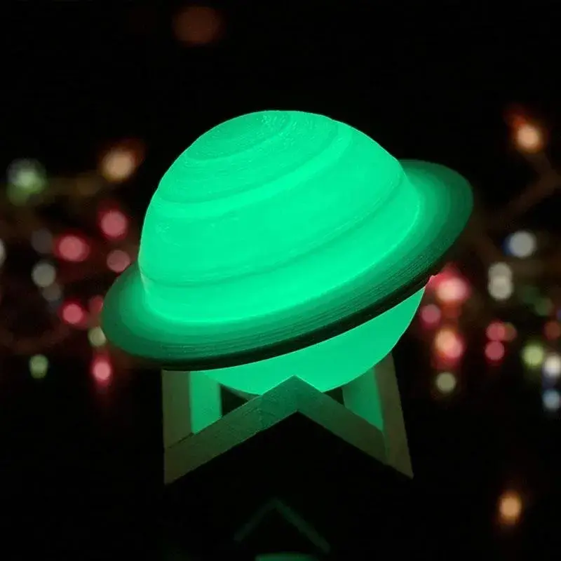 Lampa de veghe cu telecomanda in forma de Saturn 3D Saturn Light 16 culori, alimentare baterii, stand lemn inclus, 15 cm (7)