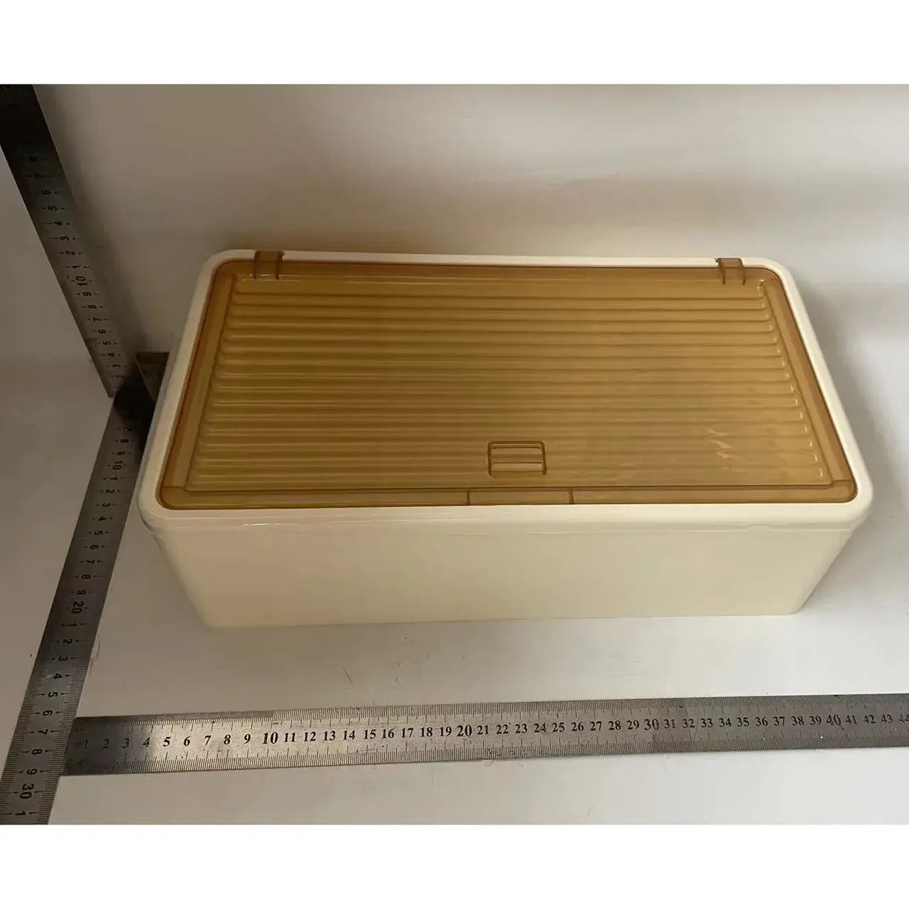 Organizator Cosmetice, Montare pe Perete fara Perforare, 36.5x10.9x20 cm, din PP si ABS, Bej, Usa Transparenta (2)