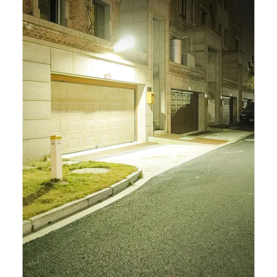 Lampa cu incarcare solara si senzor de miscare pentru exterior, 64 LED cu distanta de inductie, montaj pe perete, fara cabluri (7)