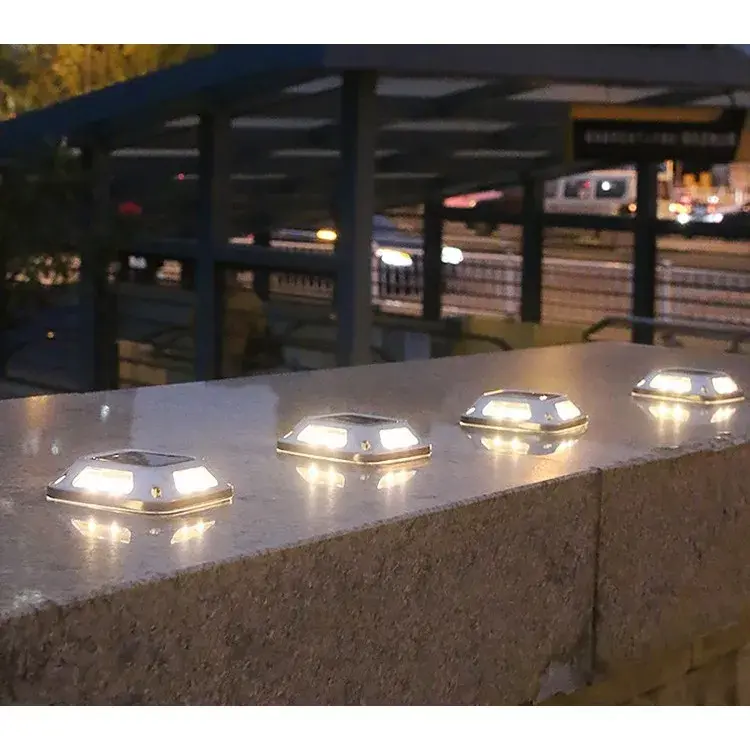 Lampa solara LED pentru gradina, Set 4 Bucati, 8 LED-uri, Prindere de Perete / Impamantare, IP65, forma patrat, ABS si Policarbonat, 9 x 9 cm, baterie 1.2V, 600 mah, Alb Rece, Gri (7)