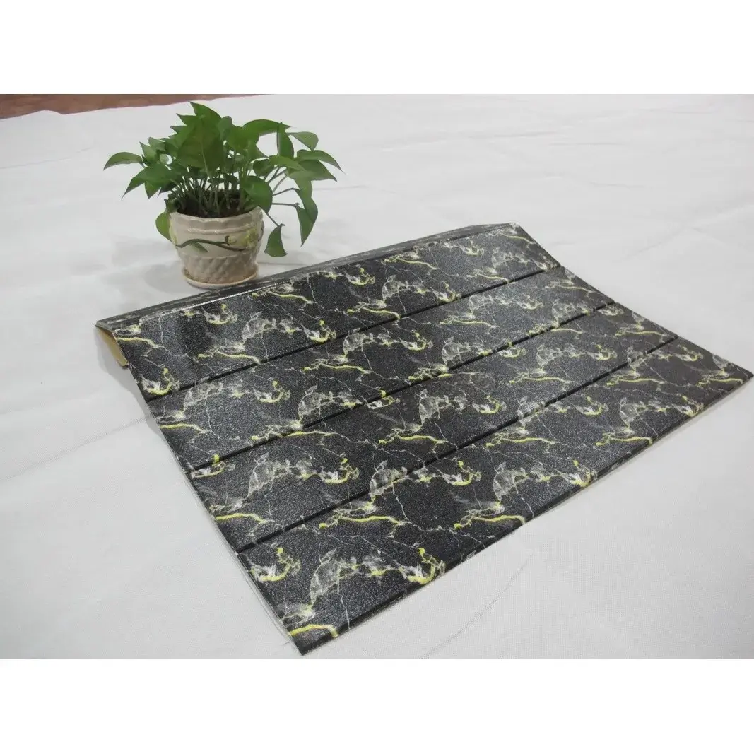 Set 10 Placi Tapet 3D, 70 x 70 cm, Grosime 3 mm, din Rasina, Tip Placi de Lemn, Suprafata Acoperita 4.9 mp, Negru (2)