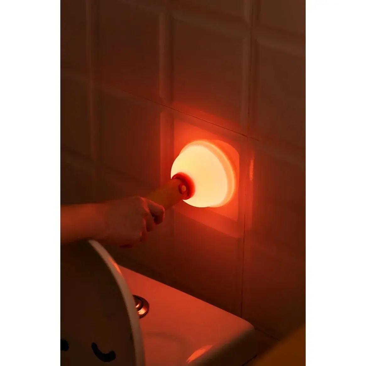 Lampa Nocturna, Model Ventuza de Toaleta, Alimentare USB, din Lemn si Silicon, 16 x 9 cm, Portocaliu (3)