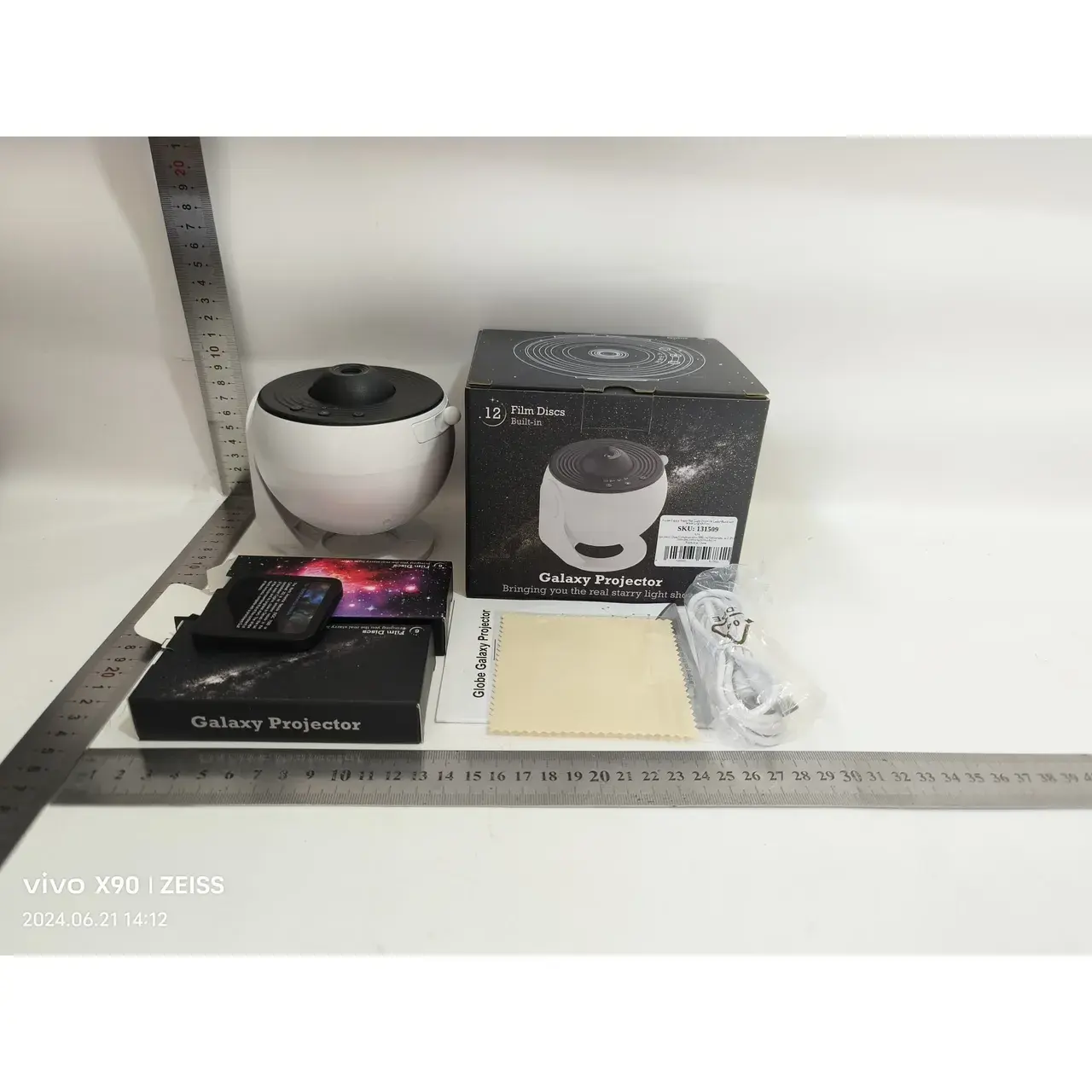 Lampa Tip Proiector Galaxie, pentru Dormitor, Tematica Cer Instelat, Model Glob, HD, Rotire 360 de Grade, 20 de Imagini, Incarcare USB, 10 W, 15x15 cm (3)