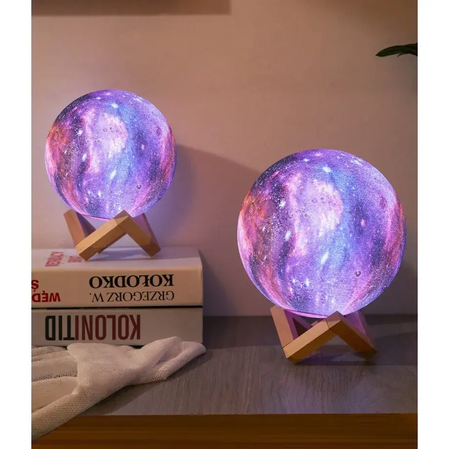 Lampa de veghe in forma de luna cu stele 3D Moon Light, alimentare baterii, stand din lemn inclus, 10 cm (6)