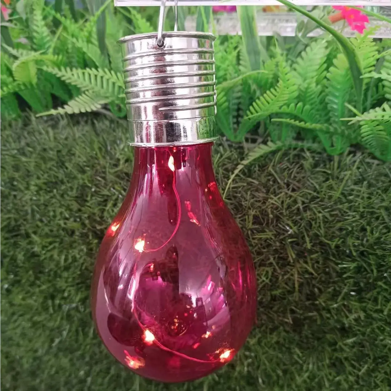 Lampa Solara LED Decorativa sub forma de Bulb, pentru exterior, suspendata, IP65, Ultron Rosu (4)