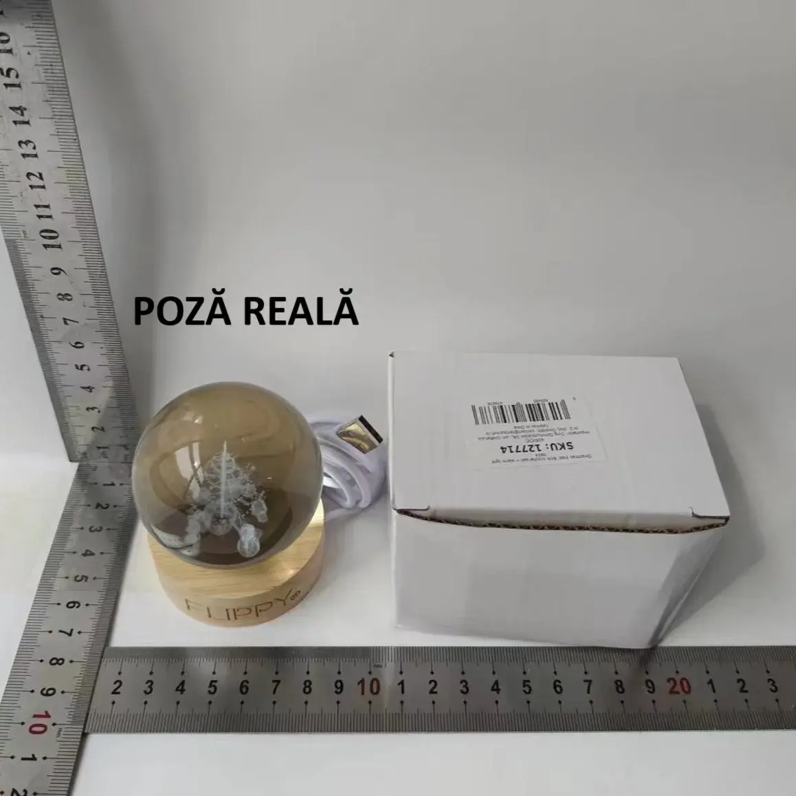 Lampa LED Decorativa, cu Bila de Cristal cu Diametru 6cm, Model Brad de Craciun 3D, Alimentare USB, Suport din Lemn, Lumina Alb Cald (6)
