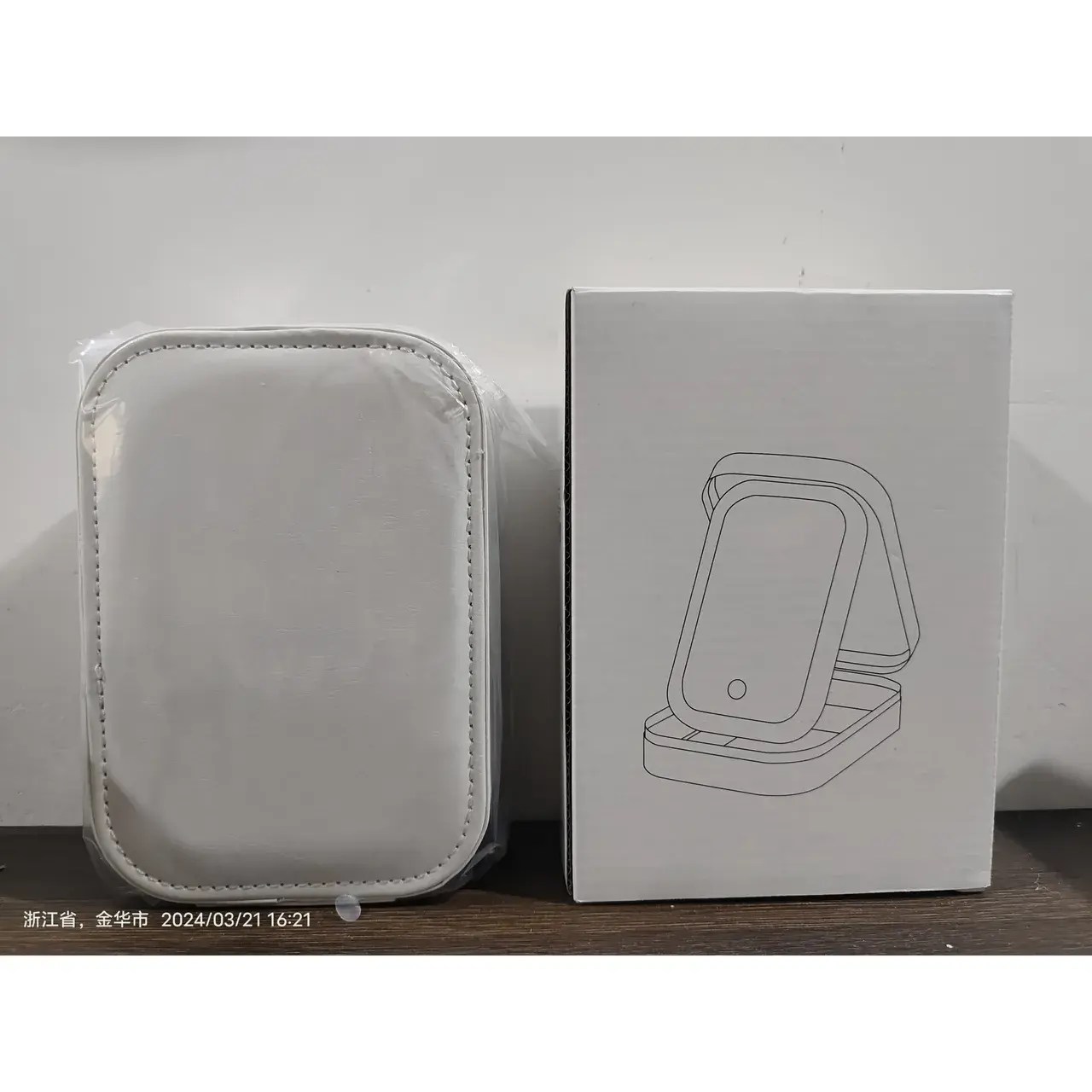 Portfard, Geanta Cosmetice, cu Oglinda LED, 3 Moduri de Lumina, Incarcare USB, Baterie 1200 mAh, pentru Organizarea Cosmeticelor, 4 Compartimente, Imitatie Piele, Alb, 16.5x11.5x6 cm (2)