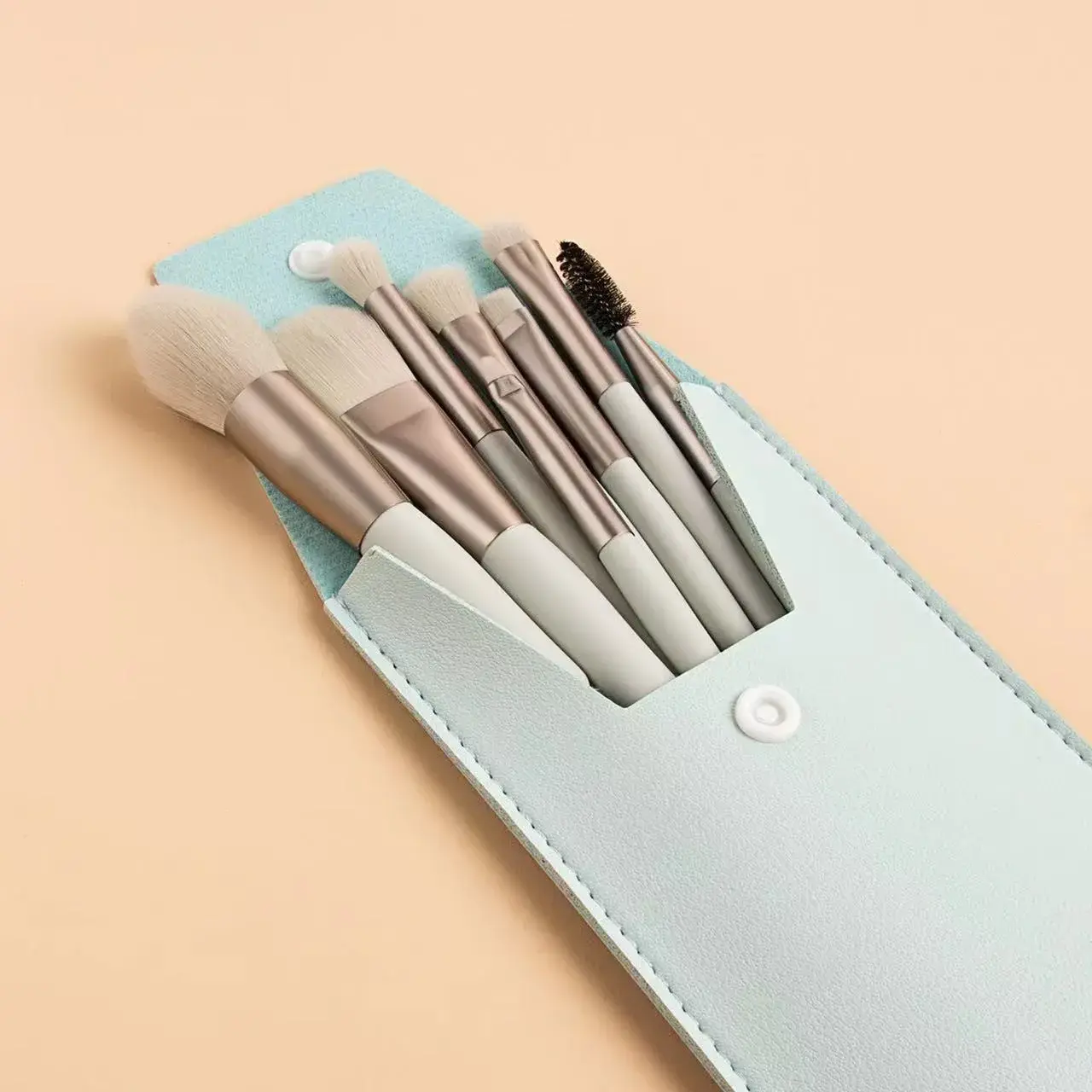 Mini Set Portabil cu 8 Pensule de Machiaj cu Husa cu Peri Moi și Densi, pentru Fond de Ten, Pudră, Blush, Fard și Sprâncene, Verde Menta (2)