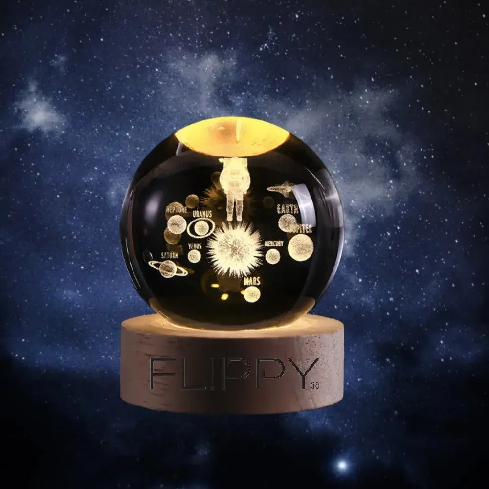 Lampa LED Decorativa, cu Bila de Cristal cu Diametru 6cm, Model Astronaut in Galaxie 3D, Alimentare USB, Suport din Lemn, Lumina Alb Cald (6)