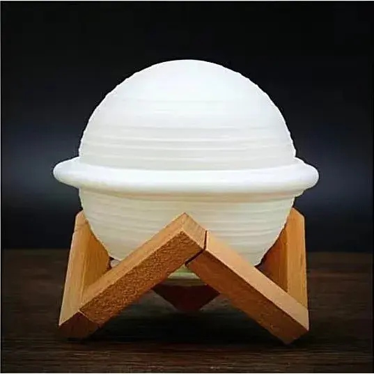 Lampa de Veghe, Model Planeta Saturn, 3D, Lumina Alb Cald, Suport din Plastic, cu Baterii, 13 cm, Alb (6)