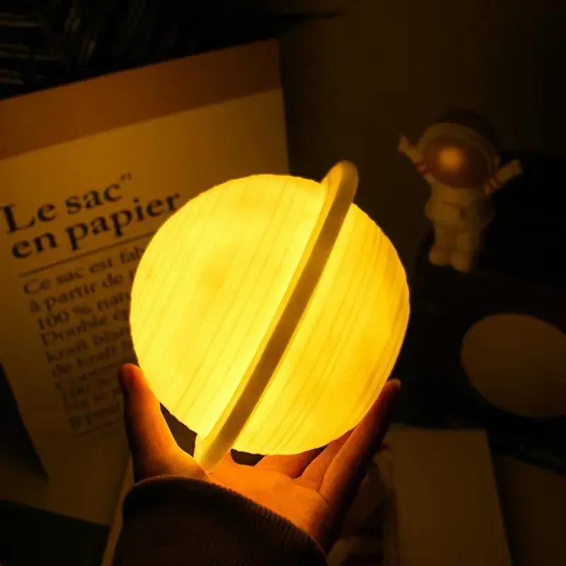 Lampa de Veghe, Model Planeta Saturn, 3D, Lumina Alb Cald, Suport din Plastic, cu Baterii, 13 cm, Alb (8)