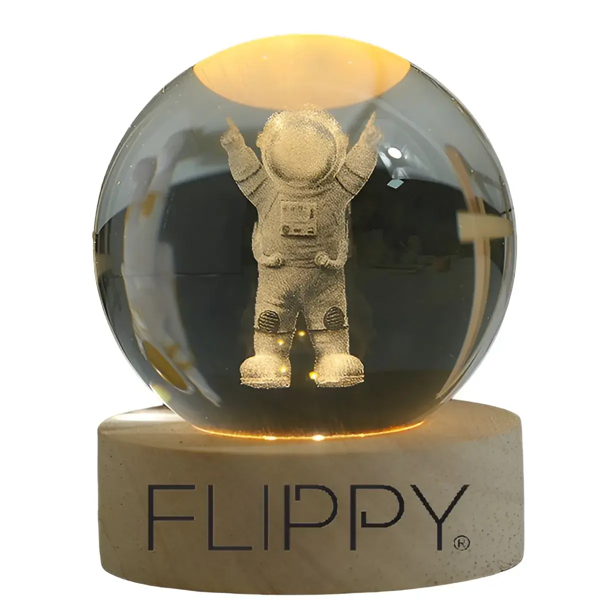 Lampa LED Decorativa, cu Bila de Cristal cu Diametru 6cm, Model Astronaut 3D, Alimentare USB, Suport din Lemn, Lumina Alb Cald