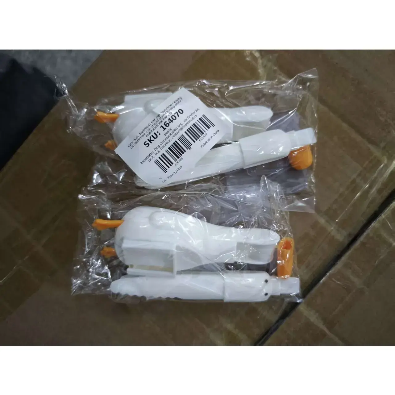 Cleste Multifunctional, 2in1, Cleste pentru Parul Cazut si Mini Racleta pentru Depuneri, din ABS, Model Rata, Alb (6)