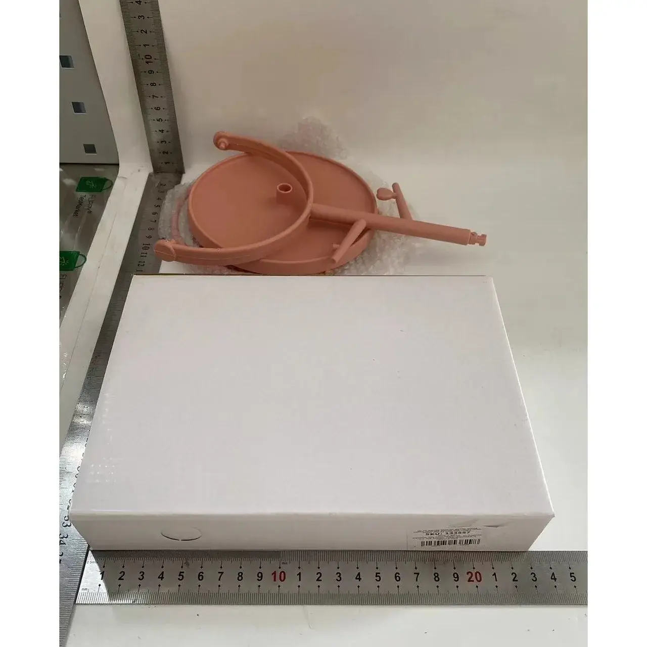Oglina Cosmetica cu Picior, HD, Rotire 360 Grade, 15 cm Diametru, Suport Bijuterii Baza Rotunda + 2 Brate pentru Accesorii, Model cu Urechi Galbene de Ursulet, 31 x 14.5 x 15 cm, din Plastic, Roz (4)