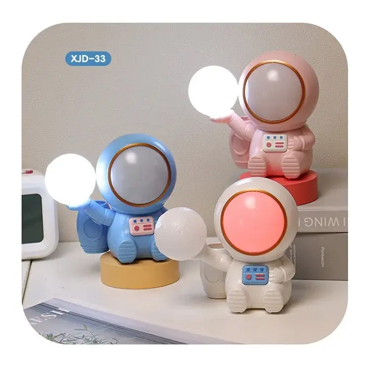 Lampa de Veghe 2in1, Lampa, Ascutitoare si Spatiu Depozitare, Model Astronaut, Incarcare USB, din ABS, 12 x 7 x 11 cm, Lumina Led, Multicolor (2)