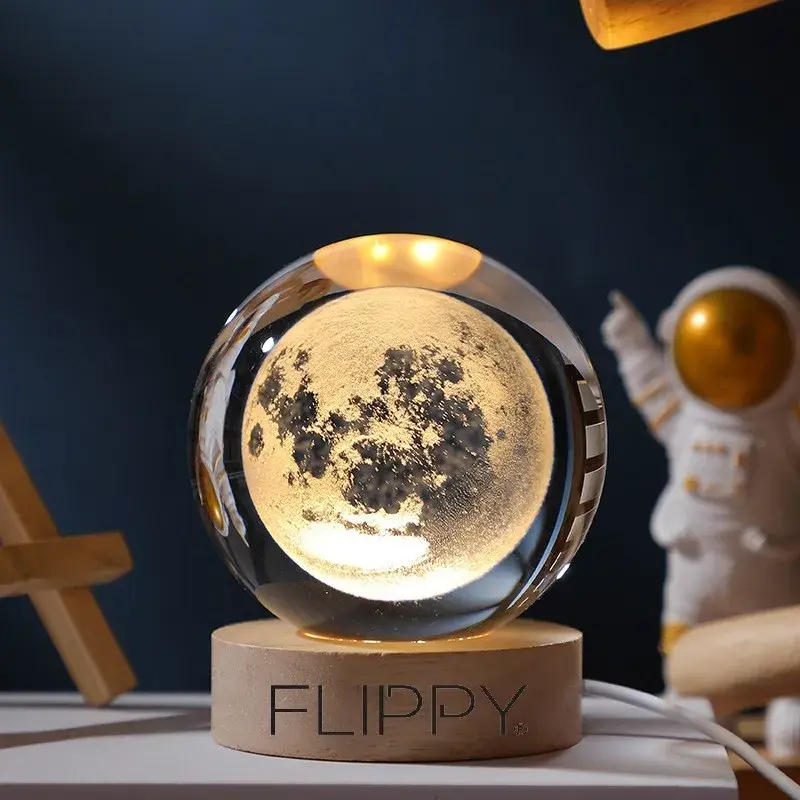 Lampa LED Decorativa, cu Bila de Cristal cu Diametru 6cm, Model Luna 3D, Alimentare USB, Suport din Lemn, Lumina Alb Cald (4)