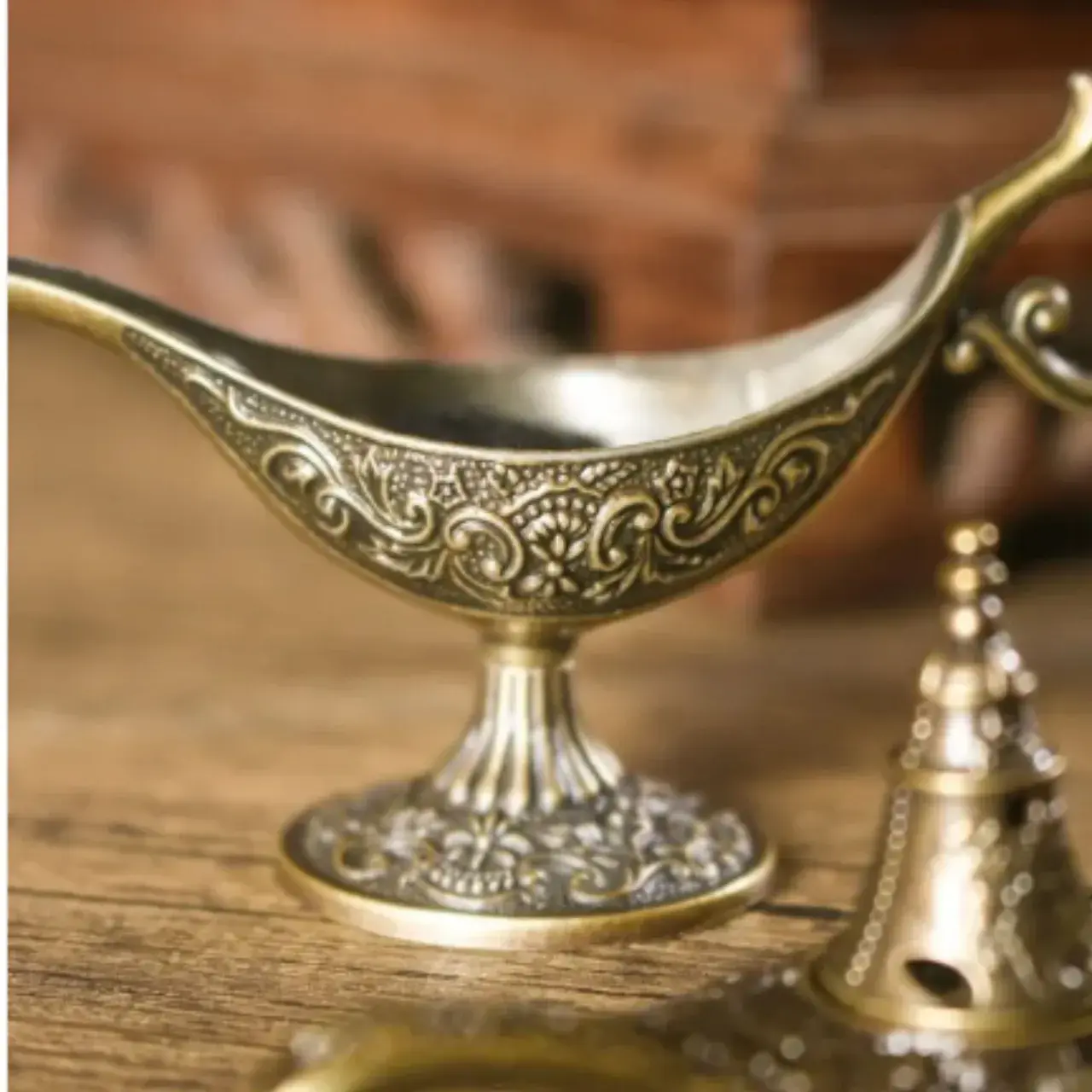 Arzator Tamaie, Flipppy, Model Lampa Aladin, Aliaj, Dimensiune Mica, cu Maner si Capac, Lampa Decorativa Vintage, 3.2 x 9 x 6 cm, Bronz (5)