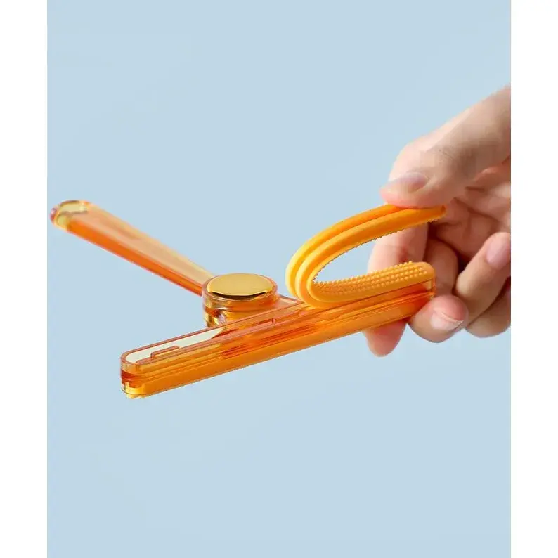 Perie de Indepartare a Scamelor, pentru Haine si Par de Animale, cu Doua Fete, Manual, Multifunctional, 12x14.5 cm, Accesoriu pentru Casa, Portocaliu (7)