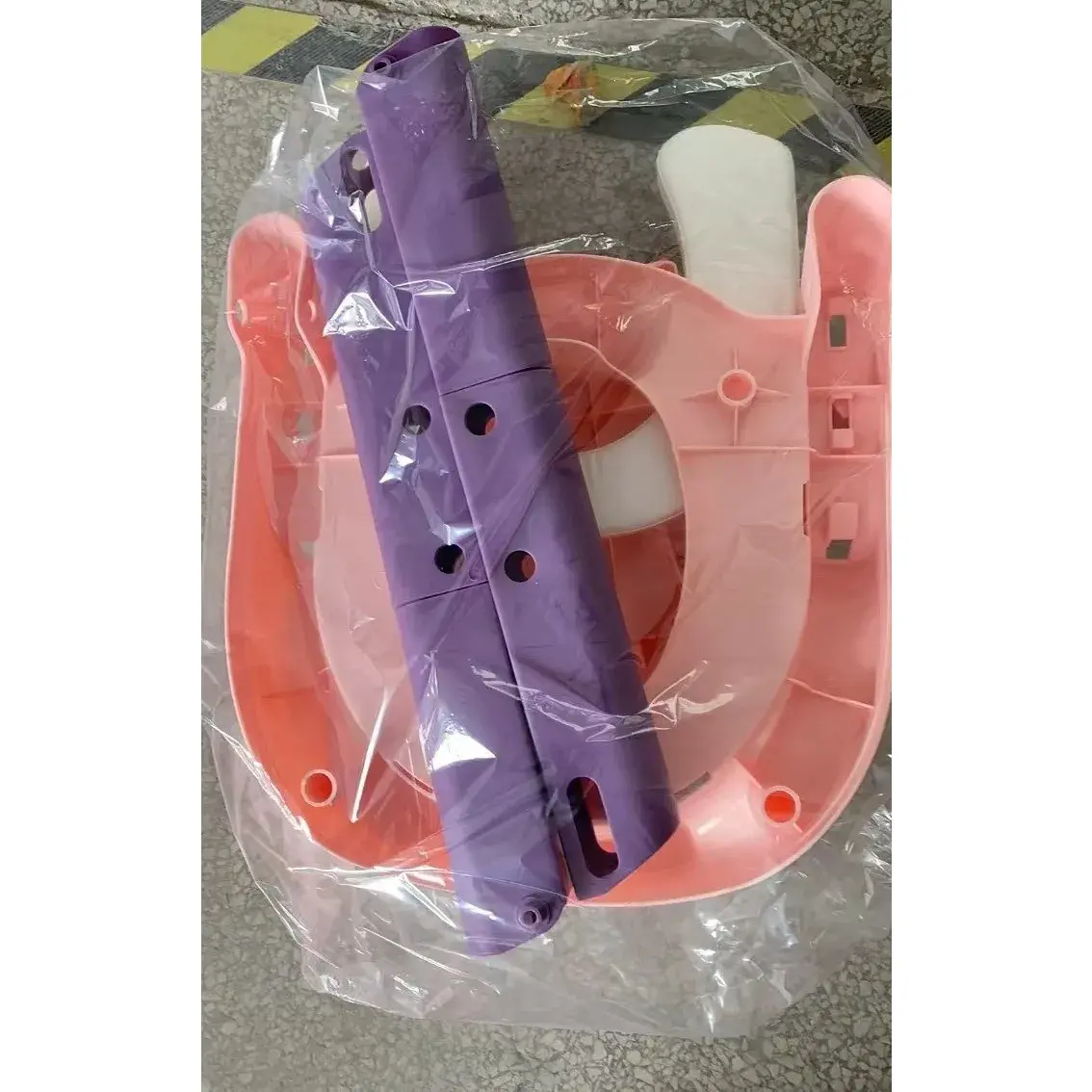 Reductor si Scaunel Inaltator WC, pentru Copii 1 - 7 Ani, 2 Trepte Reglabile, Pliabil, Colac Moale, cu Spatar si Manere, Inaltime 54/58 cm x 39.5 x 35 cm, din Plastic+PVC, Roz/Mov (7)