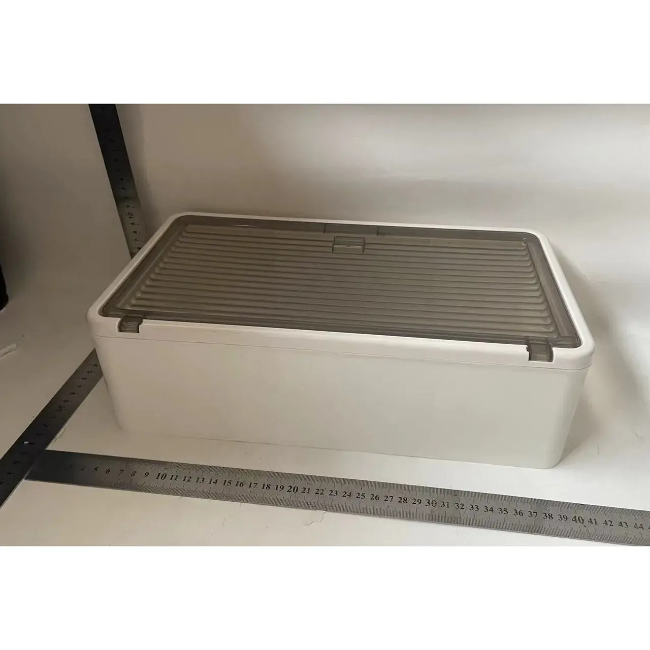 Organizator Cosmetice, Montare pe Perete fara Perforare, 36.5x10.9x20 cm, din PP si ABS, Alb-Negru, Usa Transparenta (2)