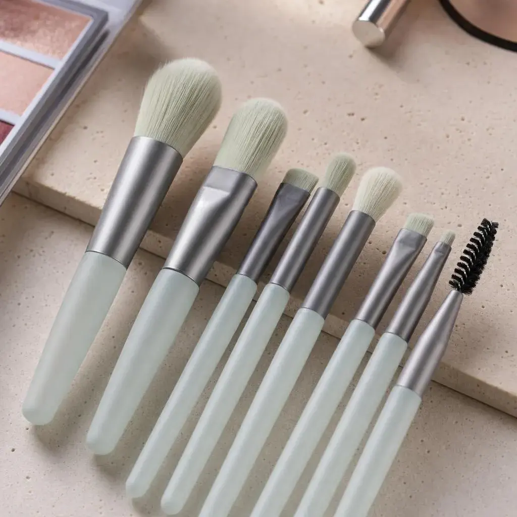 Mini Set Profesional 8 Pensule de Machiaj, cu Peri Moi și Densi, pentru Fond de Ten, Pudră, Blush, Fard și Sprâncene, Albastru Pastel (7)