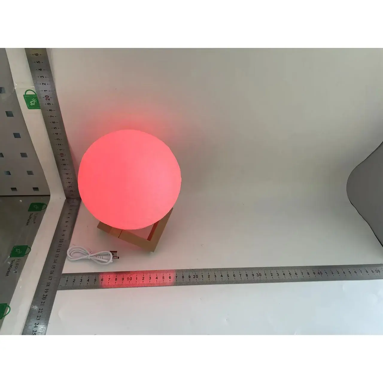 Lampa de veghe luna 3D Moon Light, lumina multicolora cu LED, 7 culori,schimbare culoare prin atingere, alimentare baterii, fara acumulator, stand din plastic inclus, 15 cm (2)